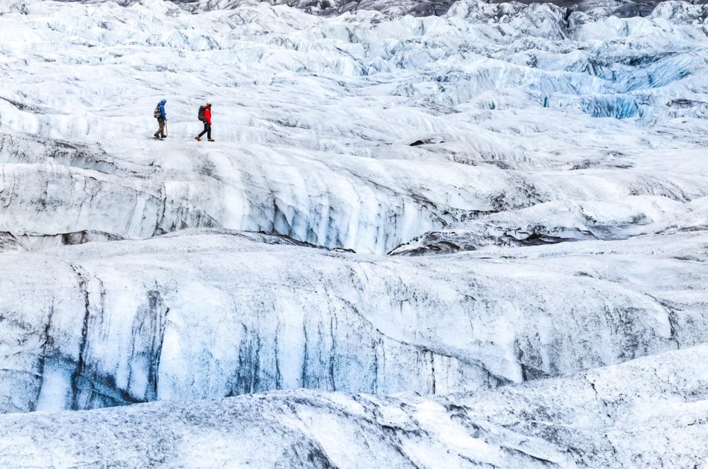 ¿Te atreves a escalar en hielo en Islandia?