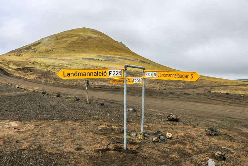 Llegar a Landmannalaugar: ¿en coche o en bus?