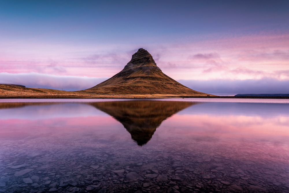 Kirkjufell es uno de los montes más fotografiados de Islandia